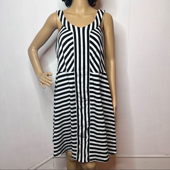 TORRID Ponte Skater Dress Womens Plus Size 2X Black White Striped Fit and Flare - Picture 1 of 4